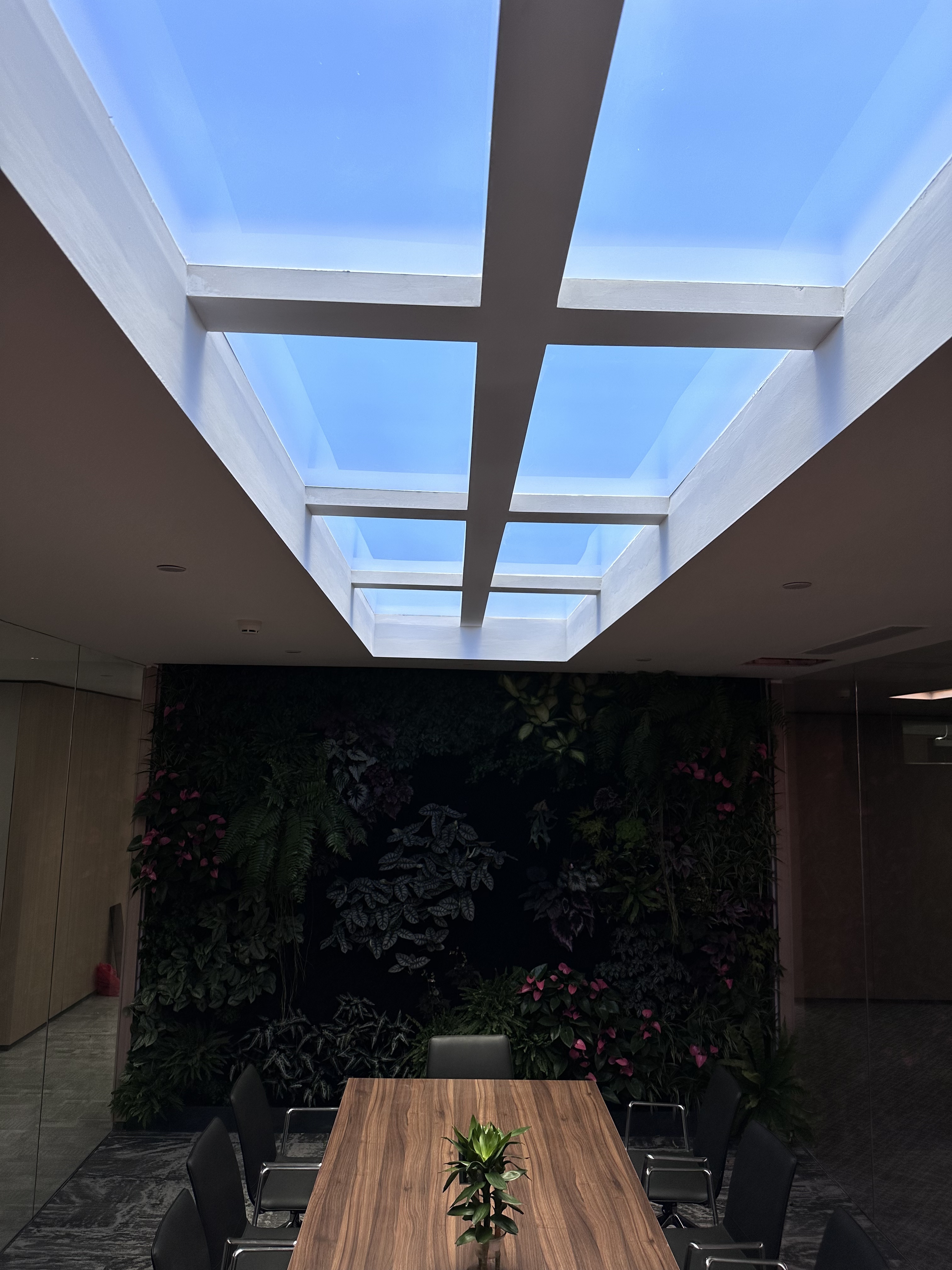 أحدث مدونات الشركة حول Why Rayleigh-Scattering Lights Are Different from Standard LED Panel Lights