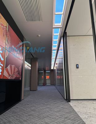 لوحة سقف زائف تتضمن إضاءة الإيقاع اليومي المناسبة لأماكن العمل والمباني العامة